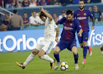 [포토] 메시 선제골… 바르셀로나, 친선경기서 레알 마드리드에 3-2 승
