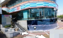1층 편의점 2층으로 밀려나고, 다른 편의점 입점…‘상도덕’ 논란