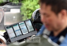 [한 컷 세상] 편리함이 부르는 경쟁