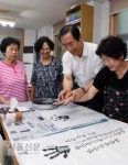 [현장 행정] 서둘러 오세요, 어르신들…대화도 하시고, 청춘들과…문화도 즐기고, 구청장과