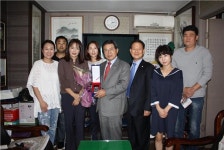 김춘수 서울시의원 신길동 중학교 유치위원회서 감사패 받아
