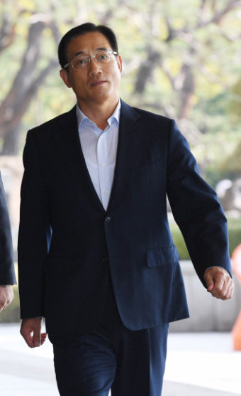 [서울포토] ‘뇌물수수 의혹’ 구은수 전 서울경찰청장 검찰 출석