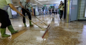 서울에서 가장 물 내리기 무서운 지하철 화장실은?