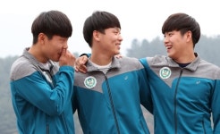 호수에 빠진 운전자 구한 강원체육고등학교 학생들 “사람들, 영상 찍기만…”