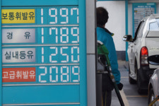 ℓ당 2000원…휘발유 값 고공행진