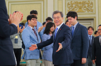[서울포토] 문재인 대통령, 미래과학자들과의 만남