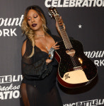 [포토] 레버른 콕스, 시스루 드레스에 감싸인 볼륨감 넘치는 몸매