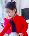 배우 소이현, 판박이 딸 하은이 근황 공개...“부쩍 큰 우리 딸. 봄 원피스 장만!”