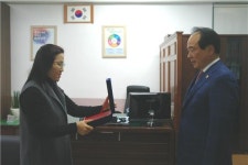 김진영 서울시의원 반원초등학교서 감사패 받아