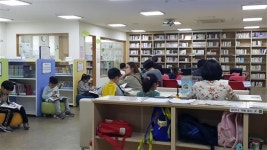 [배움이 즐거운 우리동네] 오후 8시까지 불 켜지는 작은도서관