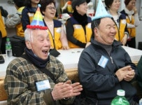 천사무료급식소 영등포지소, 독거어르신 합동 생신잔치 개최