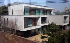 [서울포토] 보일 틈 없이…커튼 쳐진 이명박 전 대통령 자택