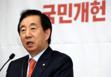 한국당 “문 대통령, 3일간 개헌쇼…정말 추잡한 행위”