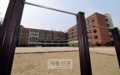 수업 중에도 마스크… “中 외교압박” 靑청원까지