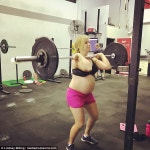 엄마는 위대하다 …출산 직전까지도 바벨 들어올린 여성