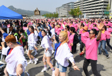 [서울포토] ‘내가 춤신’ 라인댄스 한마당