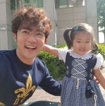 ‘늦깎이 아빠’ 안재욱, 3살 딸 수현이와 셀카 ‘웃는 모습이 붕어빵~’