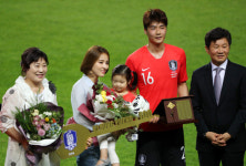 한혜진, 딸과 함께 기성용 센추리 클럽 가입 축하 “자랑스럽고 존경”