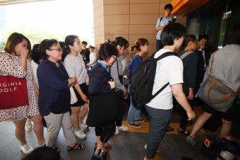 [서울포토] ‘안희정 첫 재판’ 김지은씨 지지자들도 법원으로