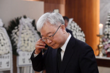 [서울포토] ‘노회찬 별세’…빈소 찾은 김석동 전 금융위원장