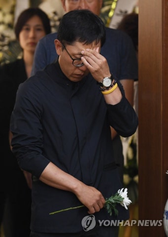 故 노회찬 의원 애도 물결...김제동·박중훈·손석희·김구라도 빈소 조문