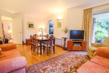 스티븐 호킹의 손길 남아있는 주택, 10억 매물로 나와