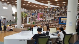 글길 위에 쉼표…‘고래도시’ 닮은 도서관이 웃었다