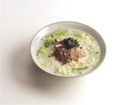 한 젓가락 호로록~ 허기진 마음 채웠다