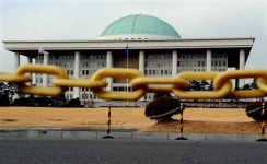 靑 “블랙홀 빠질라” 개헌 손 놓고… 국회도 지방분권 입법 뒷전