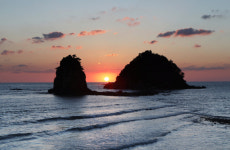 해가 떨어진다 노을을 품는다 얼굴 붉어진다