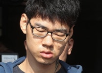 ‘강서 PC방 살인’ 피의자 김성수 신상정보 공개 뒤 첫 얼굴 공개…“동생 공범 아니다”