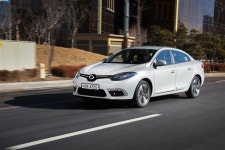 MPI 엔진 + 무단변속기 = 준중형 세단