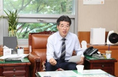 [의정 포커스] “구의회 1층에 문화복합공간… 열린 의회로”