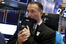 ‘중국서도 안 팔린다’ 애플 주가 10% 폭락