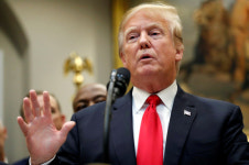 ‘골프광’ 트럼프 대통령, 백악관에 최첨단 스크린 골프장까지