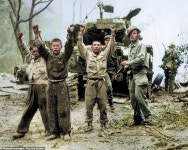 손들고 항복하는 北 소년들…한국전쟁 흑백사진, 컬러로 부활