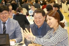 “한 달에 한 번 ‘동네 한 바퀴’… 교육·도시재생·일자리 광명 만들 것”