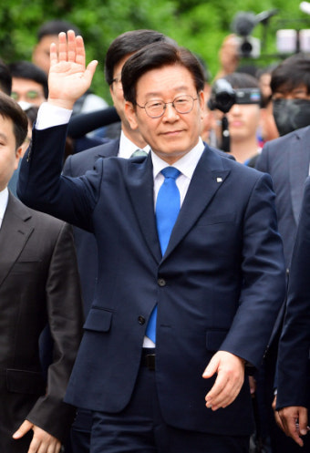 1심 ‘모두 무죄’ 이재명 “먼길 함께한 지지자들, 큰길 같이 가자”