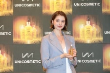 유니코스메틱, 노블레스 순금골드앰플 론칭쇼 및 안젤리나 다닐로바 모델 계약식 진행
