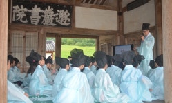 [이기철의 노답 인터뷰] “우리가 비하한 서원, 세계인들은 탁월한 보편적 가치에 경탄”