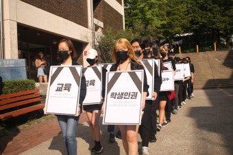 단식·휴업, 건의서, 형사고소…전방위 압박받는 서울대 ‘성추행 의혹’ 교수