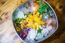 초장에 쓱쓱  바다를 비비다… 식초를 톡톡 폭염을 날리다