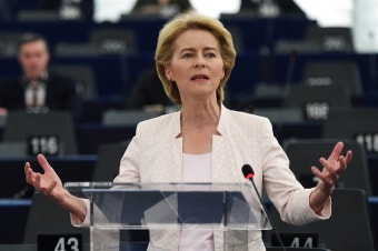 새 EU 집행위원장에 폰데어라이엔…첫 여성 집행위원장 선출