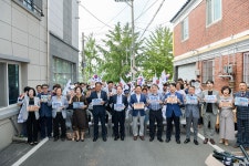 일본이 만든 순천 철도마을에 태극기 물결 쳐