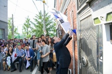 일본이 만든 순천 철도마을에 태극기 물결 쳐