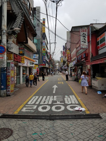 [윤기자의 콕 찍어주는 그곳] 응답하라, 90년대 청춘들이여 - 서울 신촌(新村) 거리