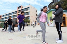 노는 게 곧 배움… 학교, 아이들 ‘놀 권리’에 주목하다