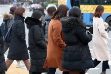 돌아온 은행권 명예퇴직의 계절…“억대 퇴직금받고 나갈까”