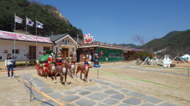 [윤기자의 콕 찍어주는 그곳] 산타 마을에 오신 것을 환영합니다 - 봉화 분천 산타 마을