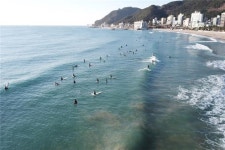 부산 송정해수욕장  서핑 구역 늘린다
